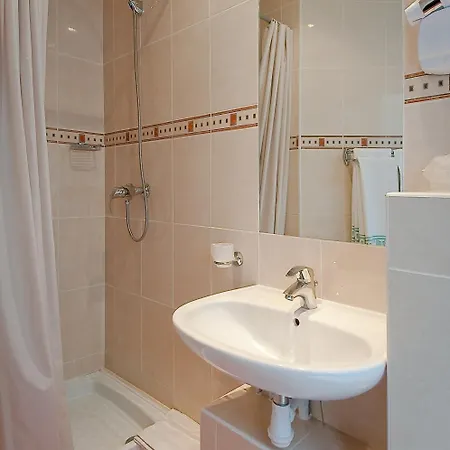 ルウエスト 3* パリ