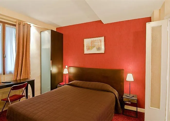 Hotel L'ouest 3*